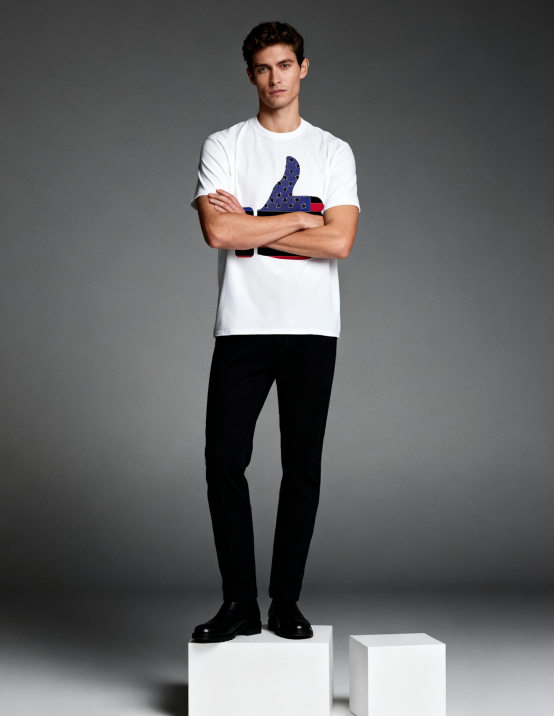 American Flag Thumbs Up Graphic T-Shirt - Trendy Patriotic Casual Tee