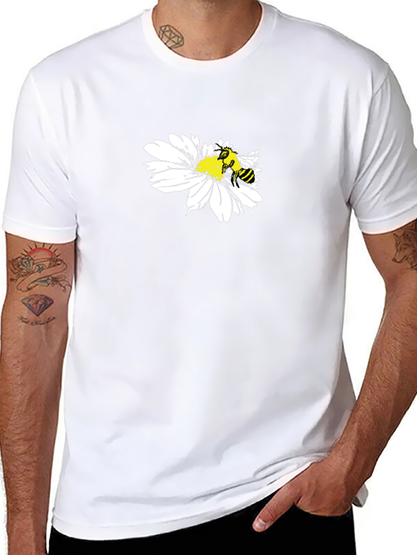 Bee on Daisy Graphic T-Shirt - Black