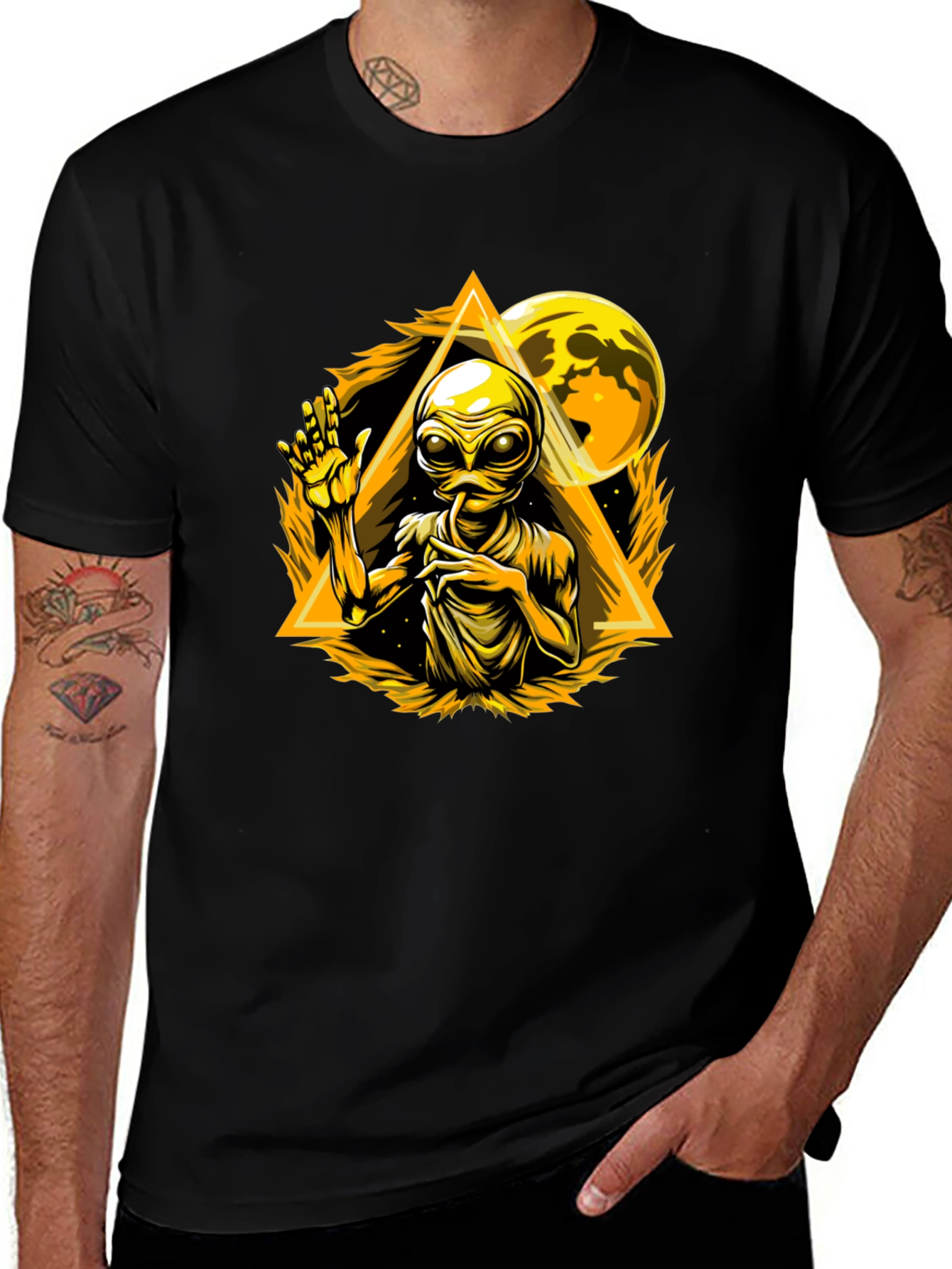 Alien Graphic T-Shirt - Sci-Fi Design