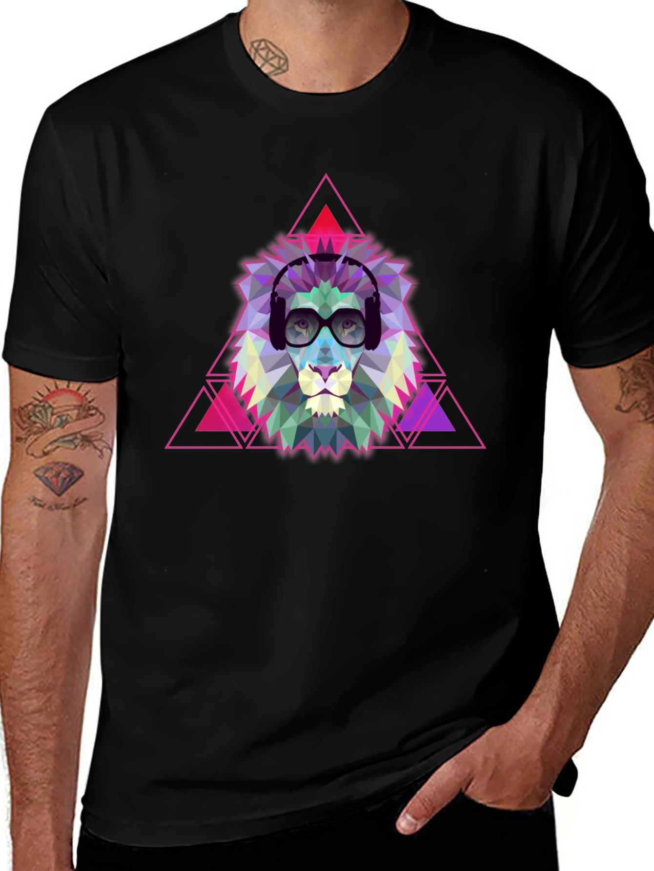 Geometric Lion Graphic Tee - Cool & Trendy!