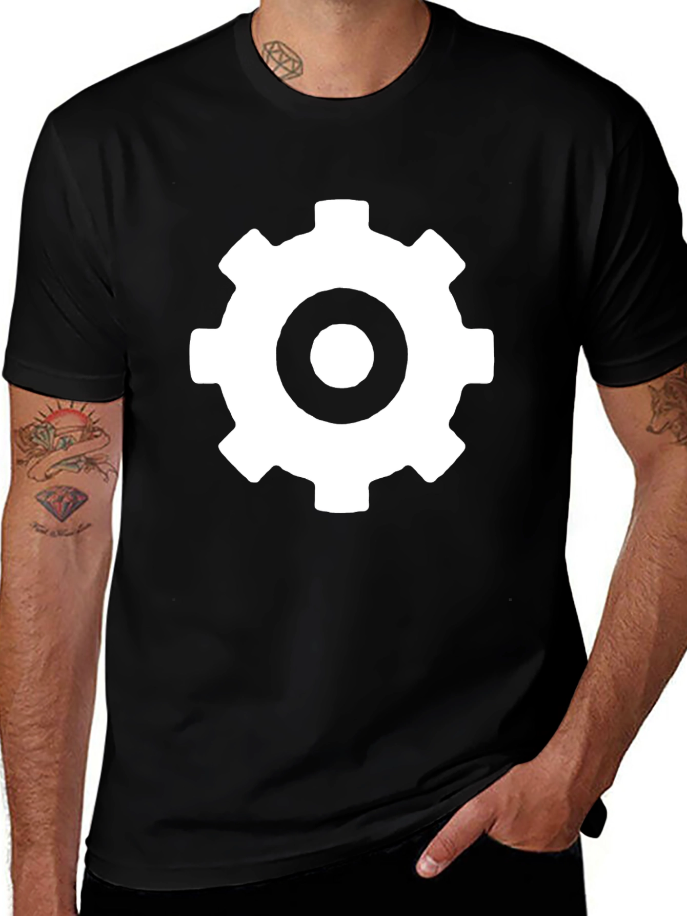 Gear Graphic Black Tee - Modern Casual Style