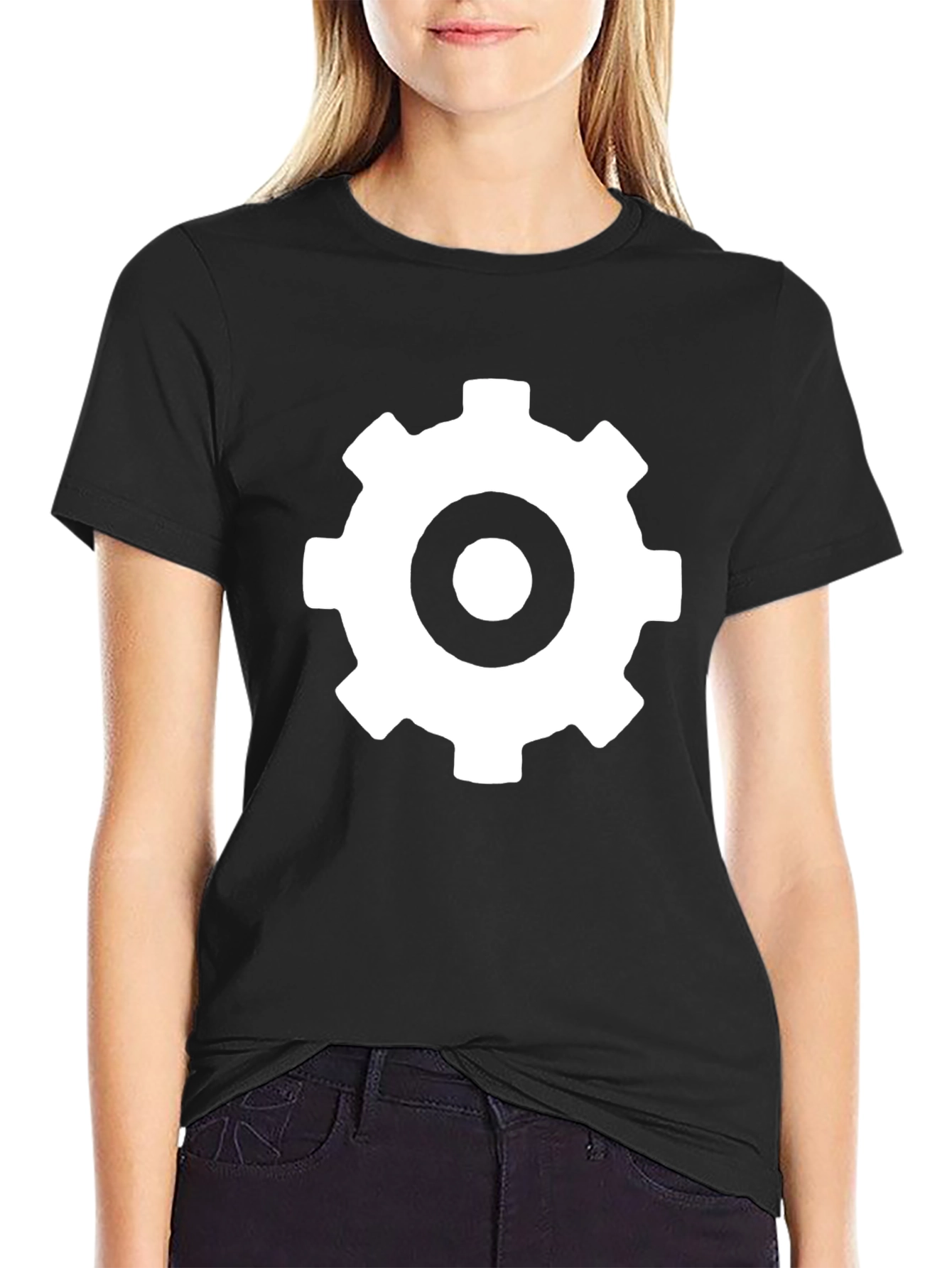 Gear Graphic Black Tee - Modern Casual Style