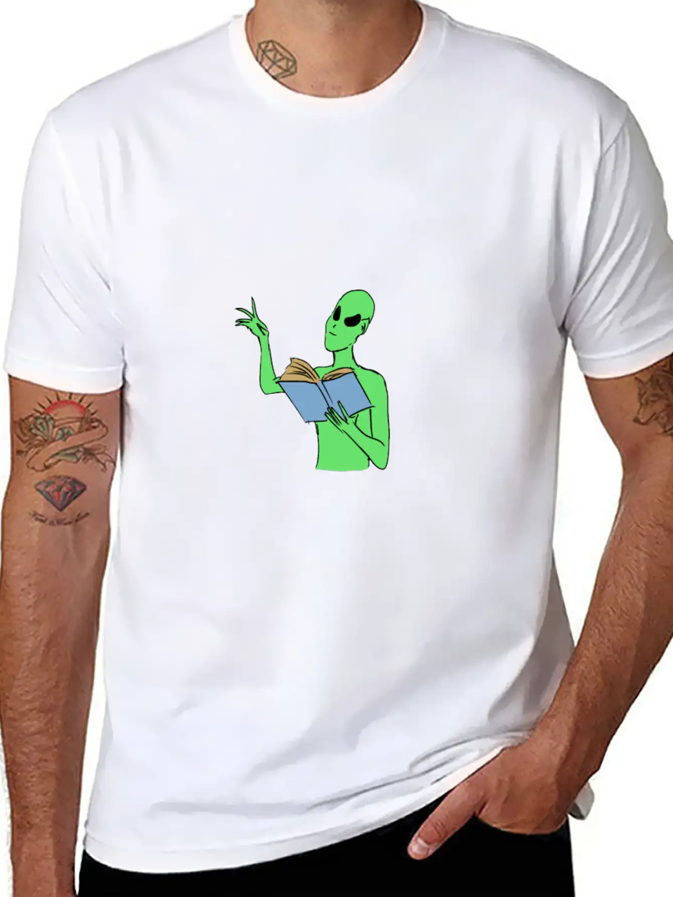 Alien Reading Unisex Casual T-Shirt – Clean Design For Daily Comfort